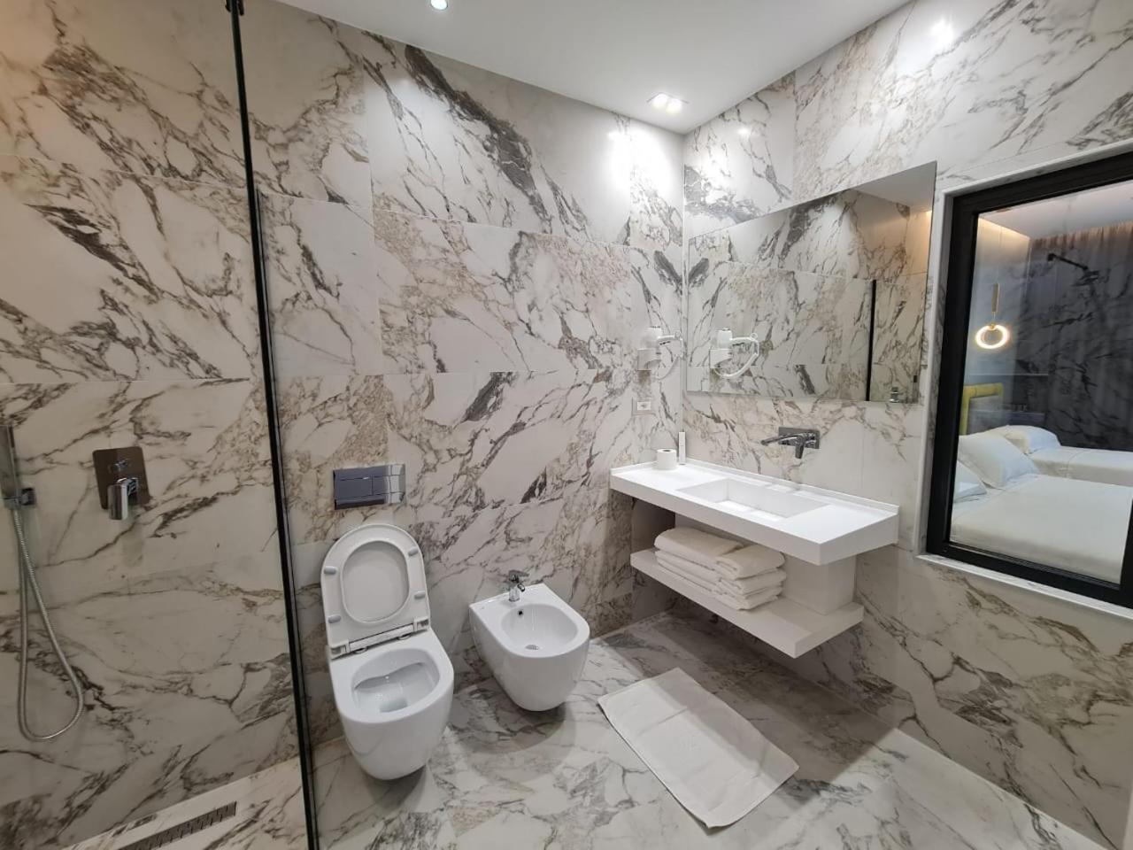 Regina & 4* Vlorë